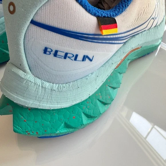 RARE! NIB Women's Saucony Speed 4 Berlin Marathon Special Edition, Size 9 - Picture 6 of 13